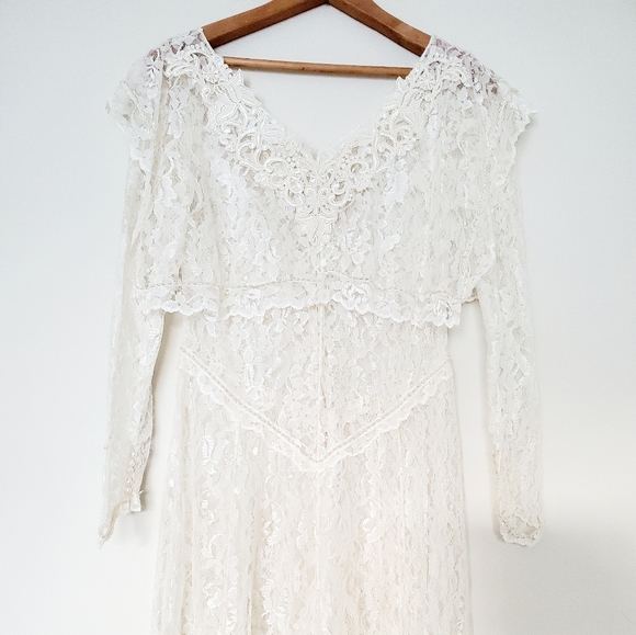Vintage white lace sheer wedding dress - Picture 3 of 10